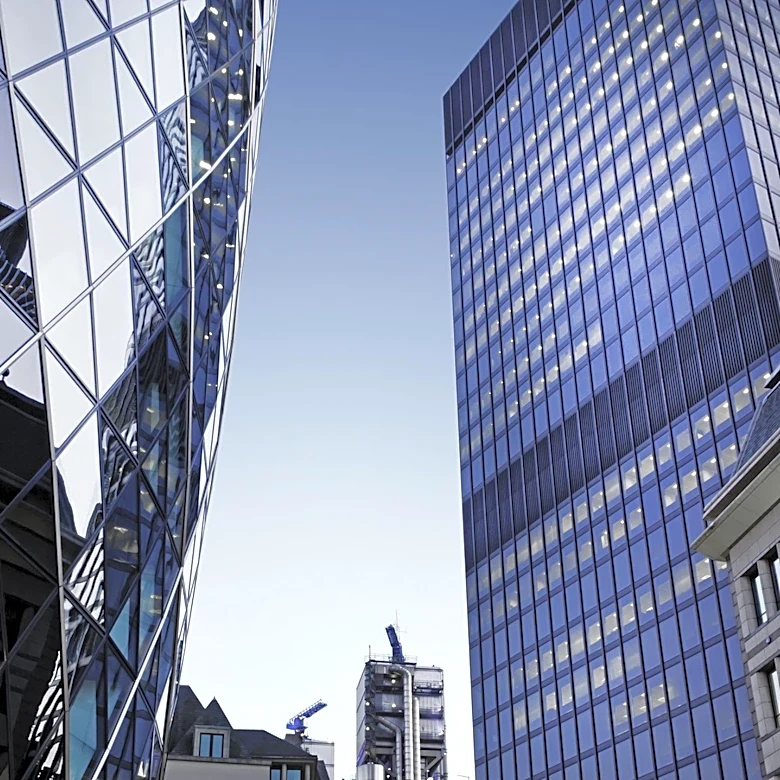 Lloyd's of London Adjusts Insurance Policies Amid Strait of Hormuz Tensions