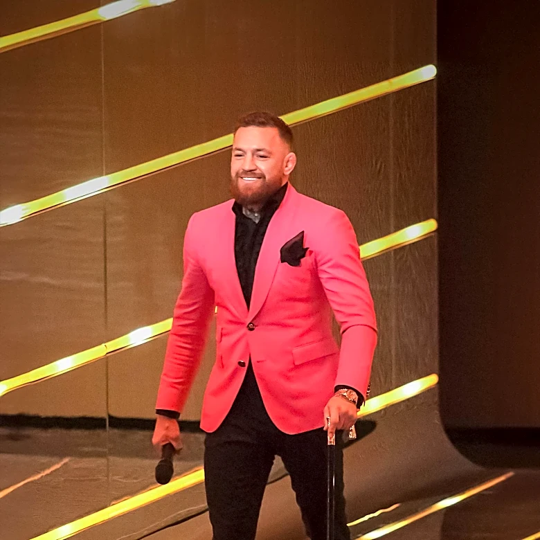Conor McGregor's UFC Return Ends Abruptly with Knee Injury Against Max Holloway