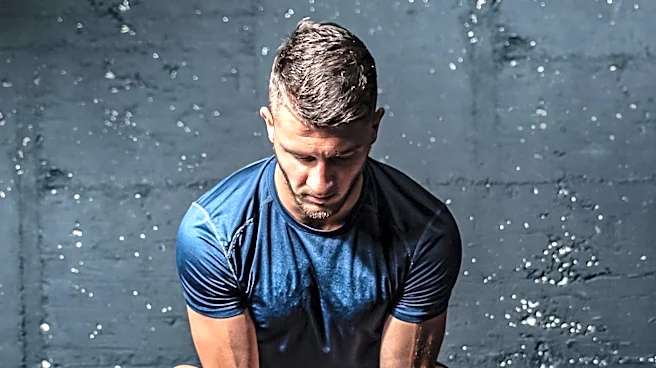 Fitness Coach Advocates Simple Dumbbell Workouts for Muscle Building in Midlife