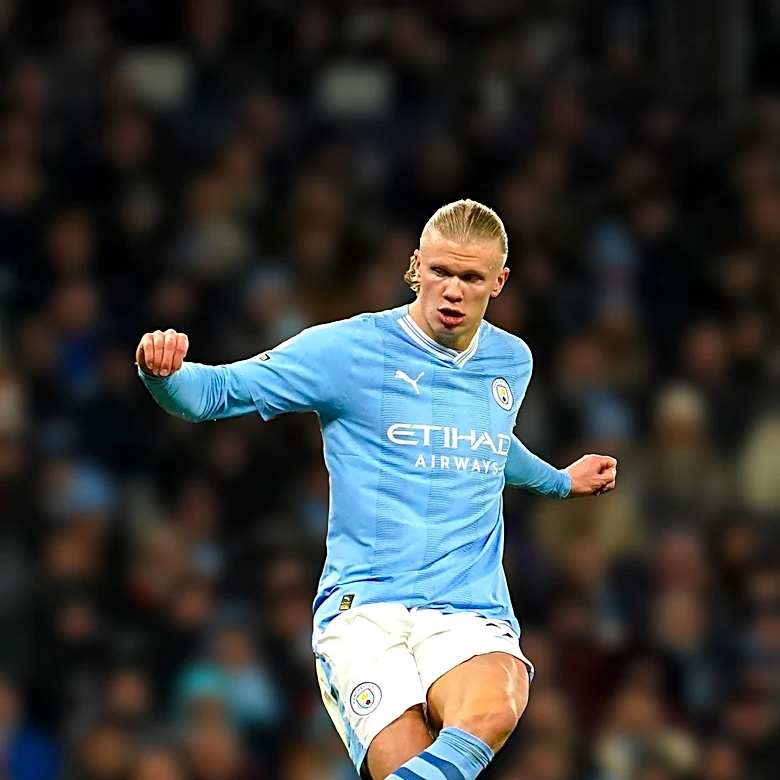 Alexander Sorloth's Decision Not to Pass to Erling Haaland Criticized in World Cup Quarterfinal