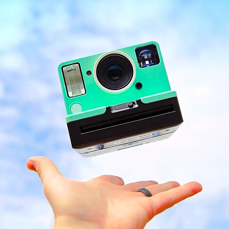 Liene's Portable Photo Printer Enhances Social Gatherings with Instant Prints