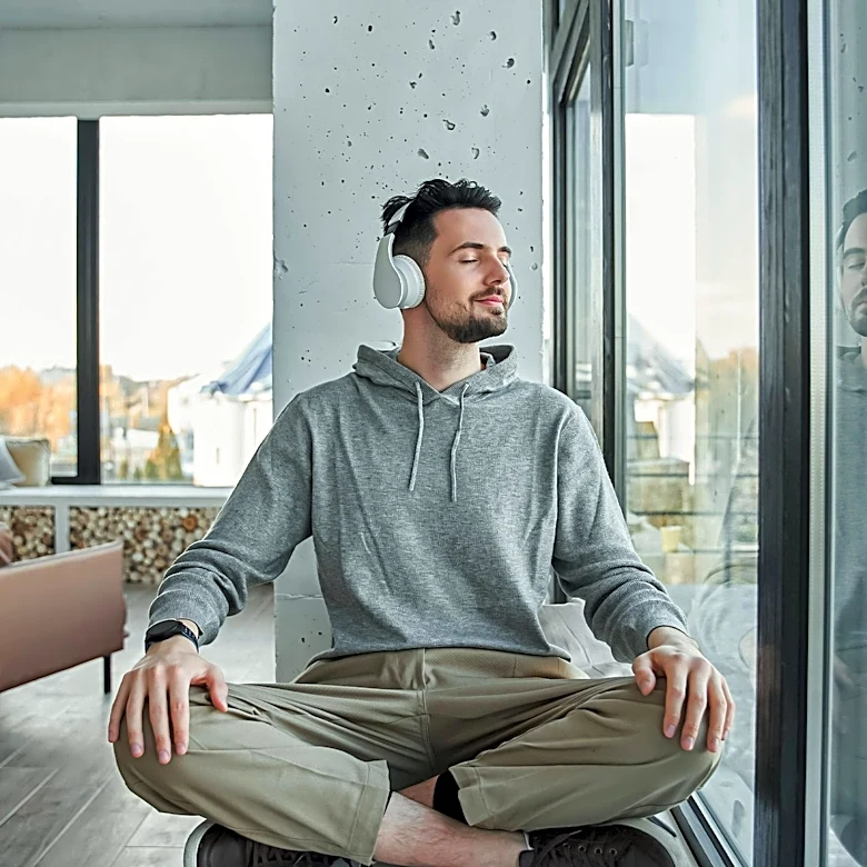 Experts Warn Against Prolonged Cross-Legged Sitting Due to Health Risks