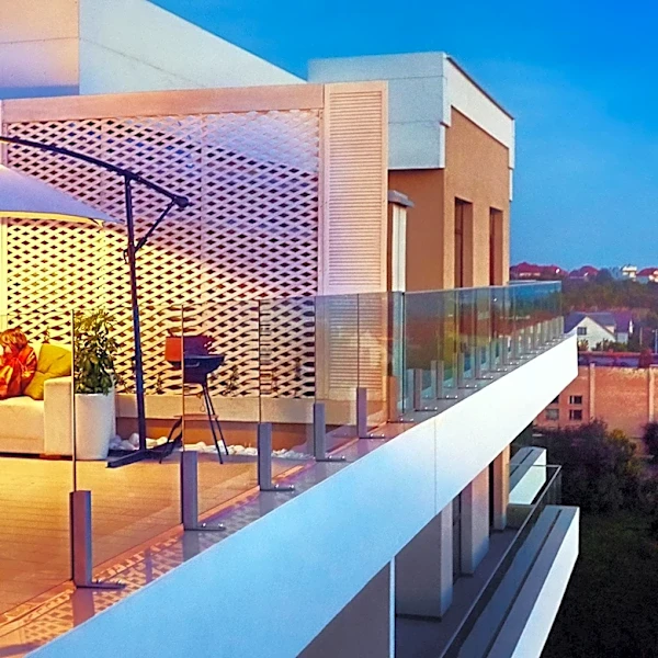 Brooklyn Heights Co-op Offers Versatile Living Spaces with Outdoor Terrace