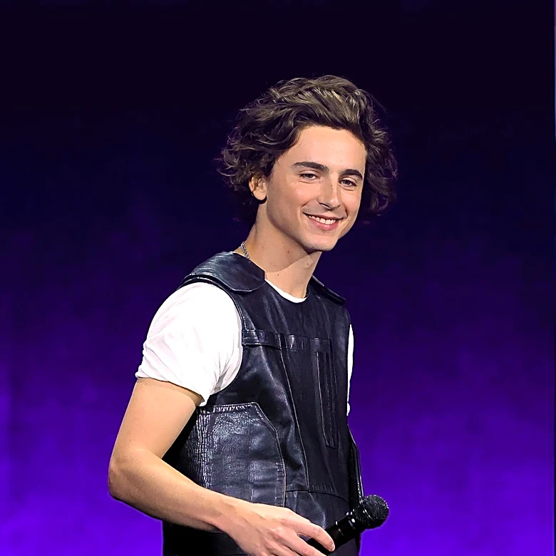 Timothée Chalamet Meets Dallas Cowboys Cheerleaders at World Cup, Expresses Starstruck Reaction