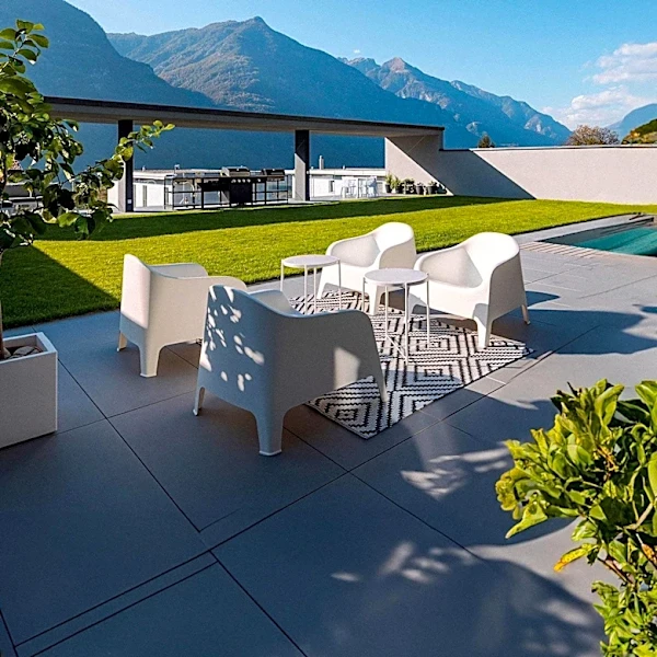 Designers Advocate for Multi-Zone Outdoor Kitchens to Enhance Social Spaces
