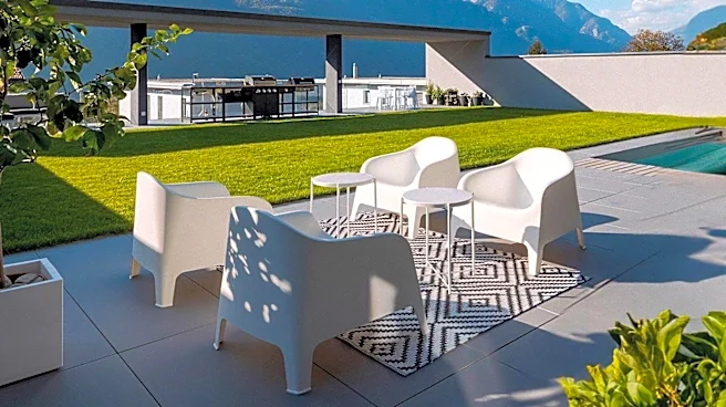 Designers Advocate for Multi-Zone Outdoor Kitchens to Enhance Social Spaces