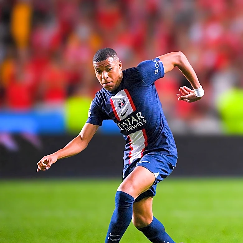 Lionel Messi Surpasses Kylian Mbappé in World Cup Golden Boot Race with Key Assists