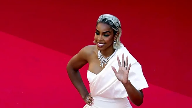 Kelly Rowland Promotes Self-Care with Red Light Therapy and Other Essentials