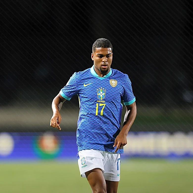 Manchester United Signs Brazilian Midfielder Andrey Santos Amid Uncertainty