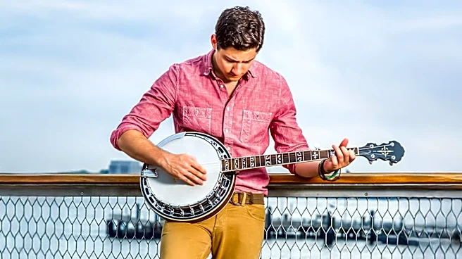 Chicago-Based Band Hollyy Gains Popularity Through Lakefront Busking Performances