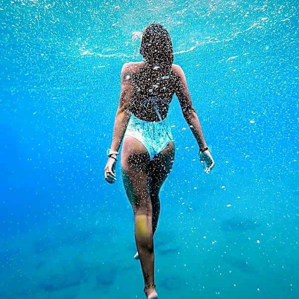 Kealia Watt Captivates Social Media with Summer Swimsuit Photo