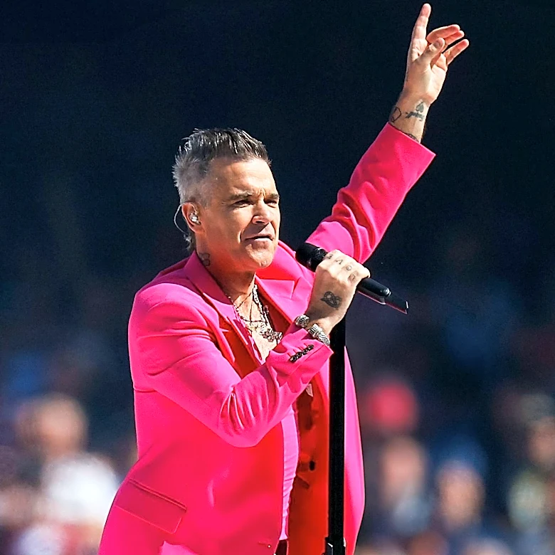Robbie Williams Clarifies Incident During World Cup Performance