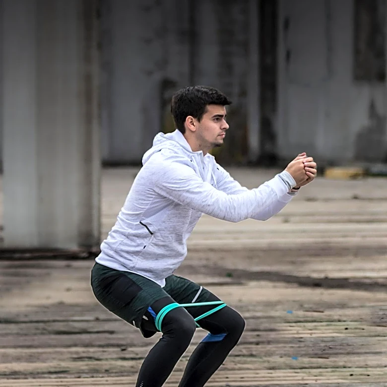 Resistance Bands: Effective Tools for Midlife Muscle Building and Joint Support