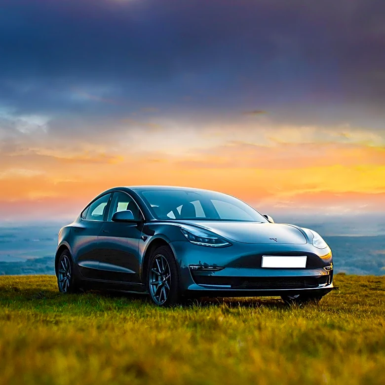 Nasdaq Declines Amid Anticipation of Tesla and Alphabet Earnings