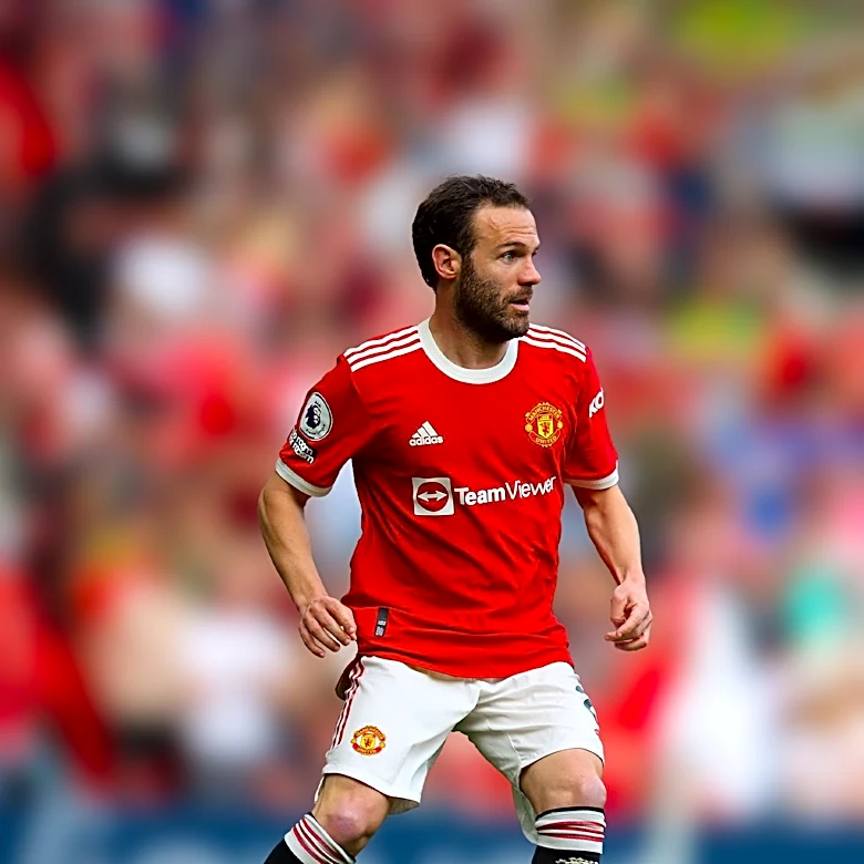 Manchester United Targets New Left-Winger Amid Squad Rebuild