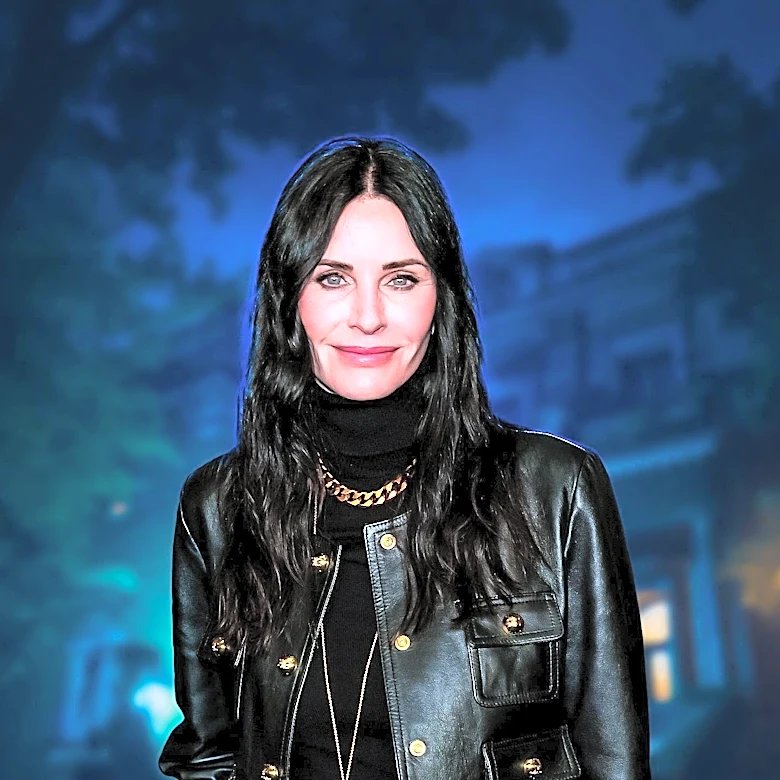 Jennifer Aniston Celebrates Courteney Cox's Directorial Success with 'Evil Genius'