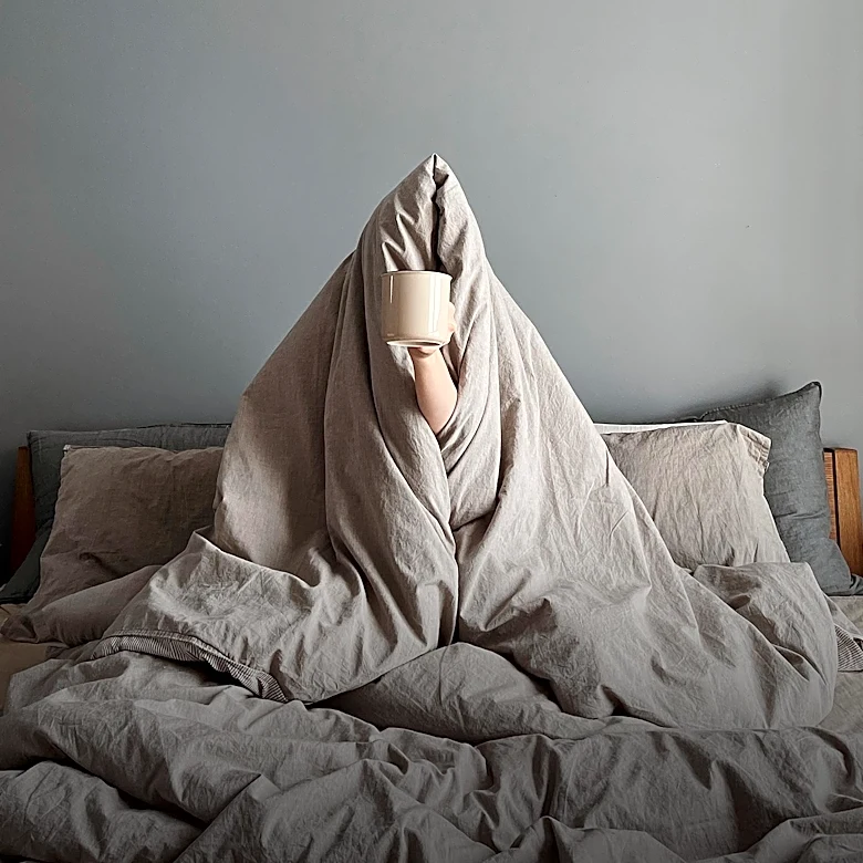 Creative Cooling Hack: Using Duvet Covers to Reduce Room Temperature