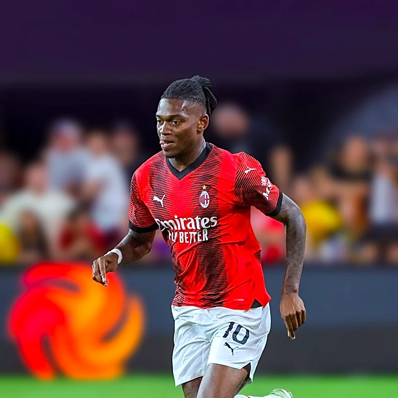 AC Milan's Rafael Leao Nears Exit as Fenerbahce Pushes for Transfer