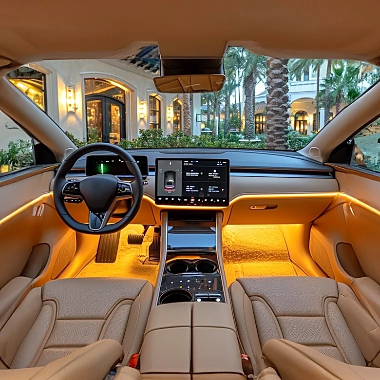 FREELANDER 8 Unveils Intelligent Cabin for Premium Mobility