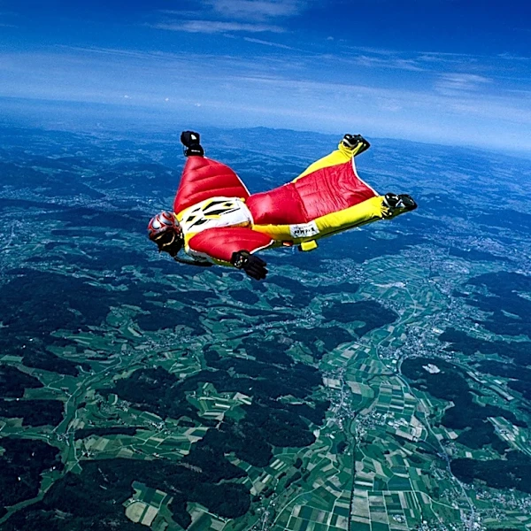 77-Year-Old Man Unofficially Breaks Skydiving Wingsuit World Record