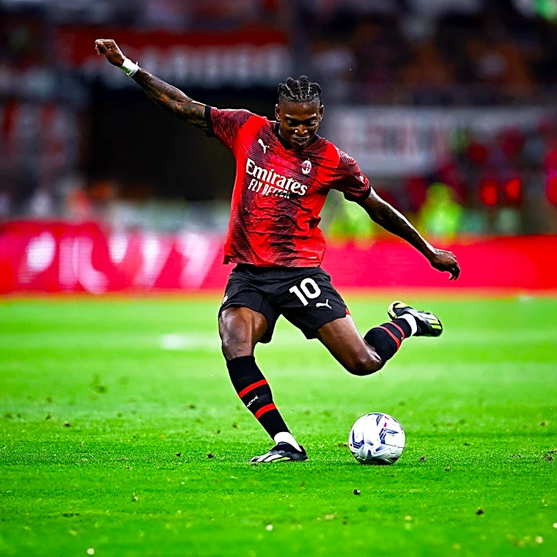 Milan Winger Rafael Leao Trains in Brazil Amid Transfer Speculation