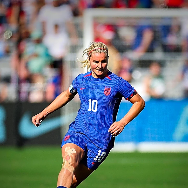 Gotham FC's Emily Sonnett Suffers Suspected Knee Injury, Impacting Team's Performance