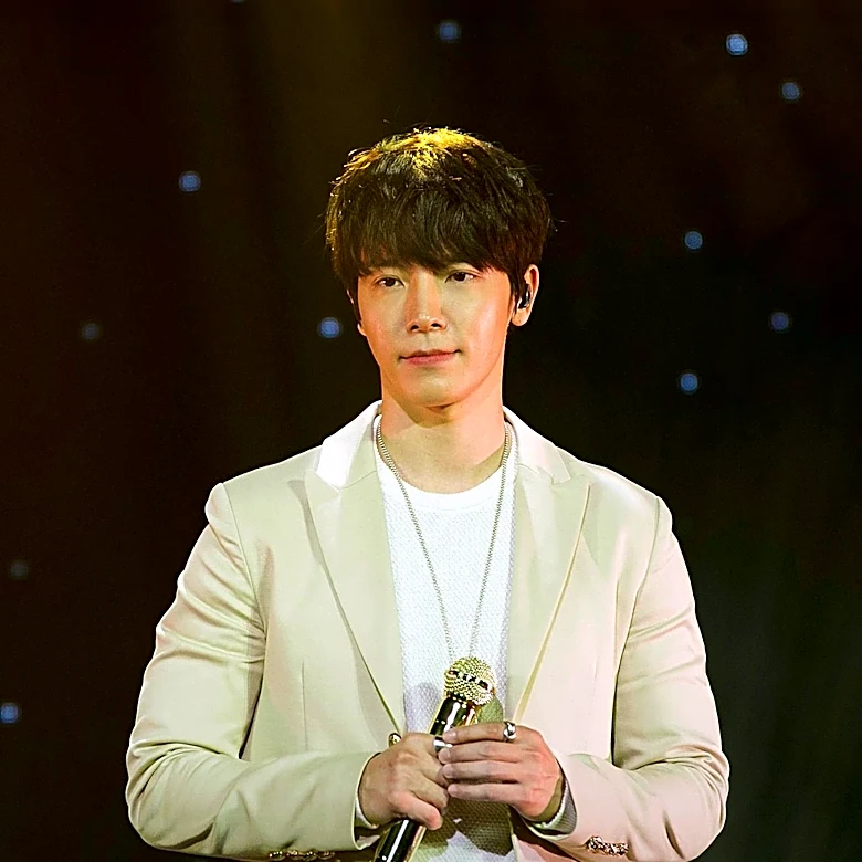 Donghae's First Solo Concert Tour 'ALIVE' Scheduled for Kaohsiung