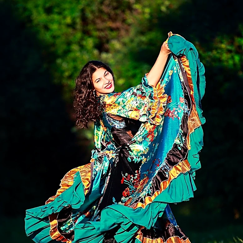 Komuna Initiative Expands Israeli Folk Dance Among Young Israelis and Olim