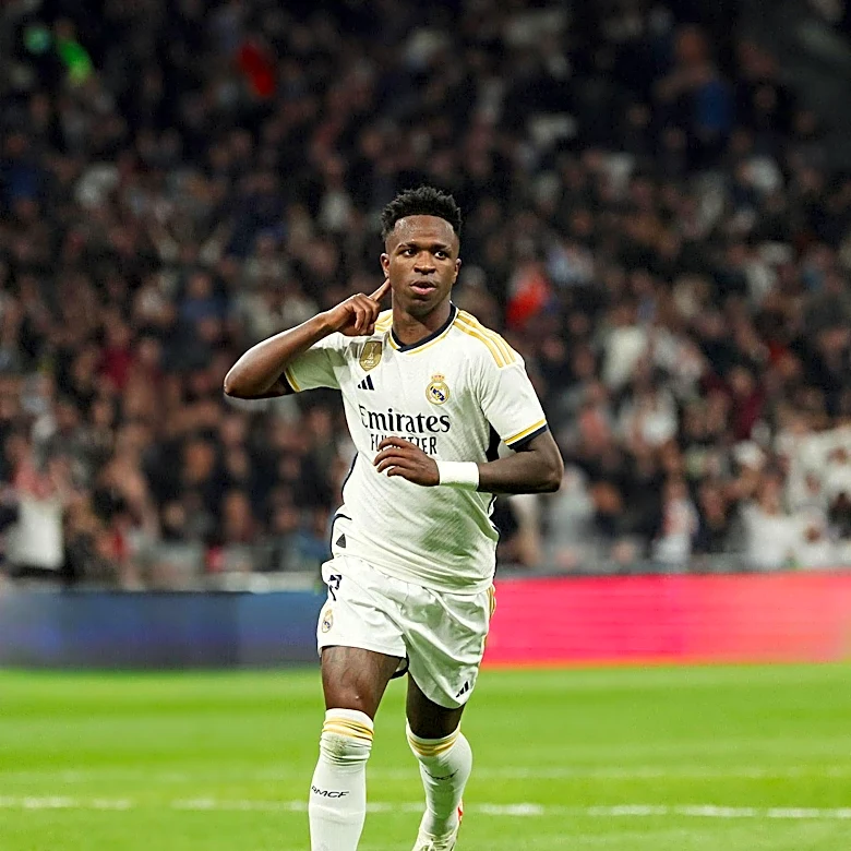 Vinícius Júnior Prioritizes Real Madrid Contract Amid Transfer Speculation
