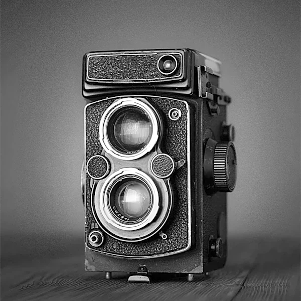 Max Kent Explores Why Old Photos Feel Different Beyond Film