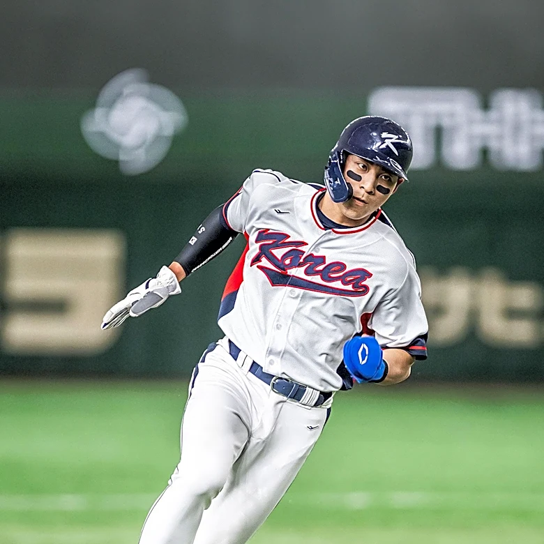 Giants Retain Jung Hoo Lee, Consider Trading Heliot Ramos