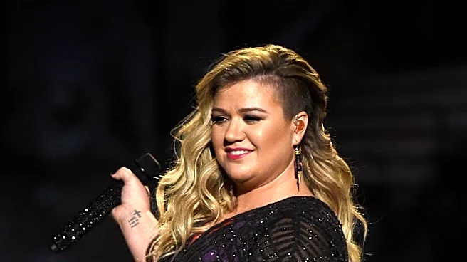 Kelly Clarkson Shares Insights on Single Life and Personal Fulfillment
