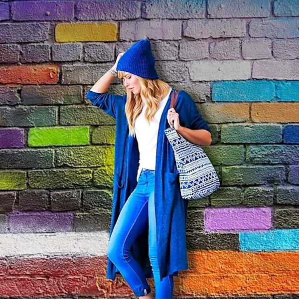 Colorful City Totes: A Summer Fashion Essential for Urban Commuters