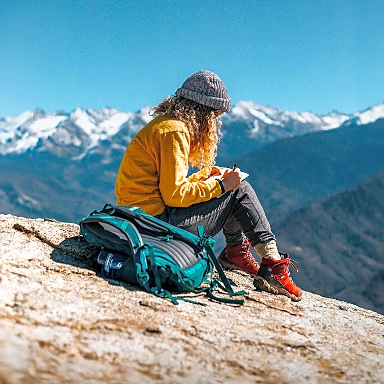 Hiker's Discovery of Child's Note Sparks Reflection on Digital Addiction