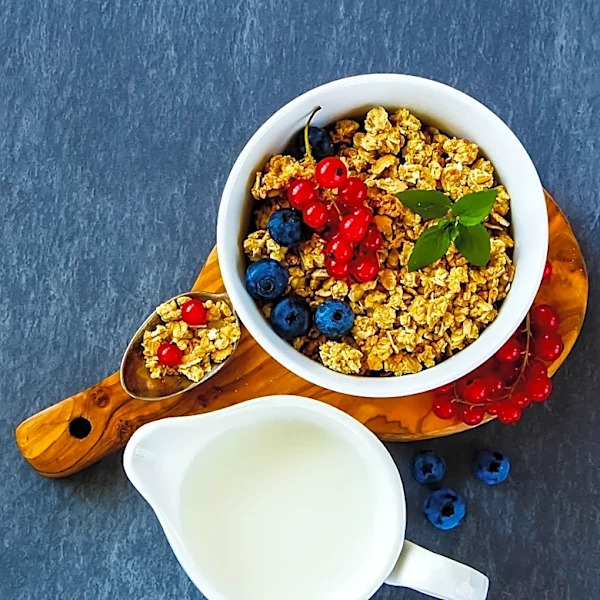 Doctors Evaluate 'Early Bird Dinner' Trend for Health Benefits