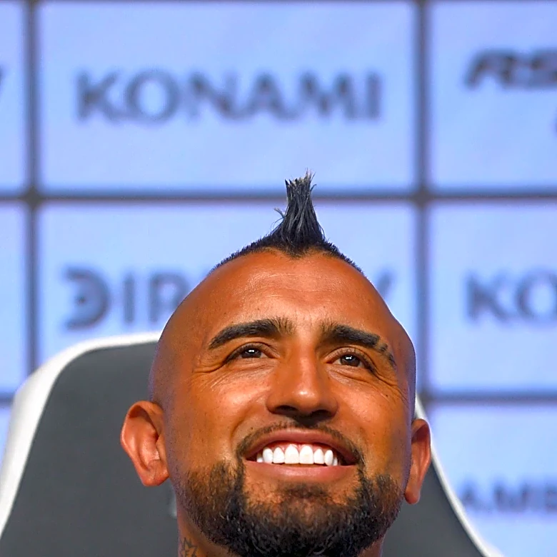 Vozinha Faces Name Regulation Challenge in Potential Colo Colo Move