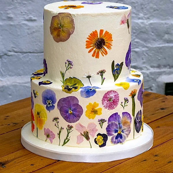 L.A. Bakers Innovate Cake Design with Botanical and Seasonal Elements