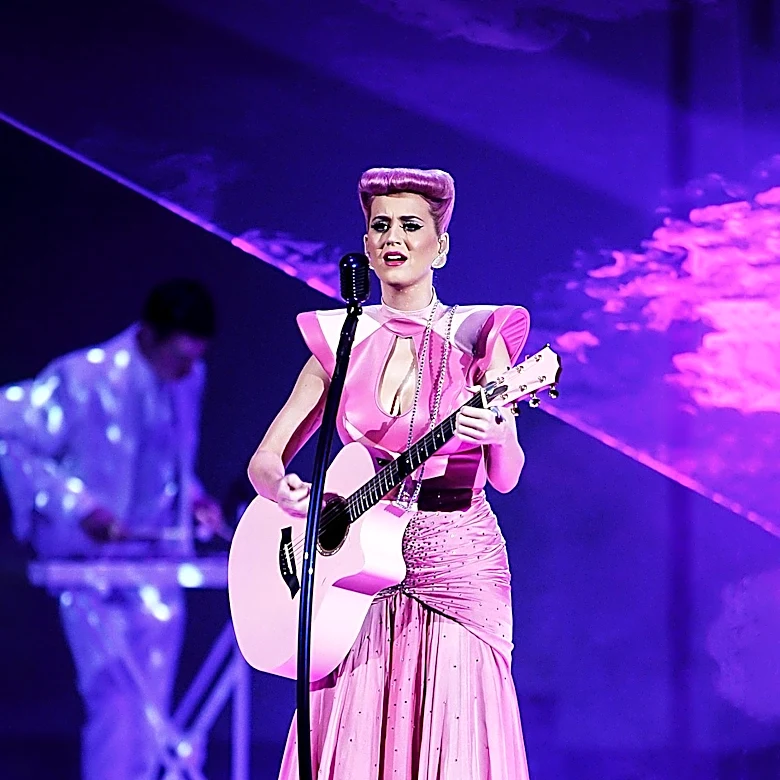 Katy Perry's Inflatable Water Bottle Stunt at Isle of MTV Malta Goes Awry as Fans Misdirect Her