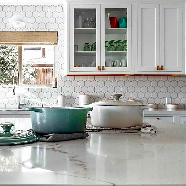 Experts Compare Quartz and Quartzite for Home Countertops