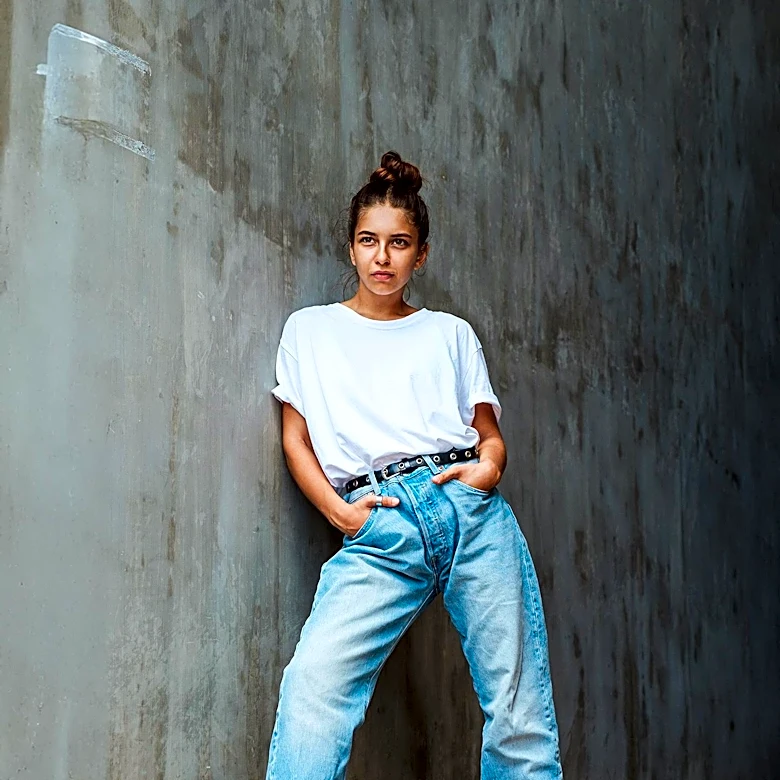 Baggy Jeans Trend Gains Popularity in Street-Style Fashion