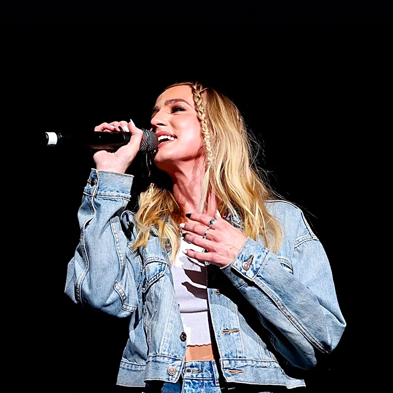 Kelsea Ballerini Assures Fans of Her Well-being After Hospital Photo