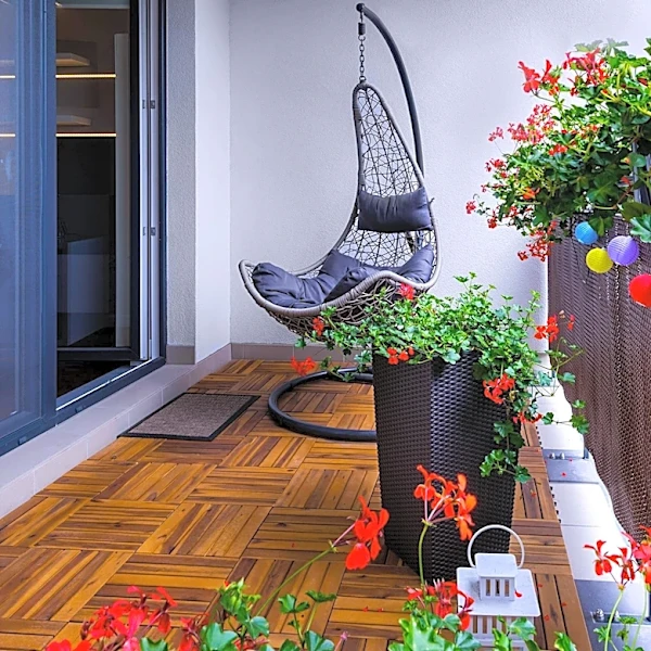 Simple Solutions for Enhancing Balcony Privacy and Comfort