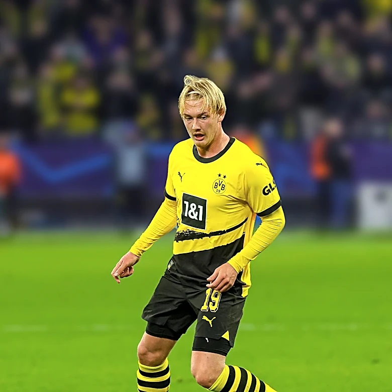 Julian Brandt Joins Ajax, Opts Out of Leeds United Move