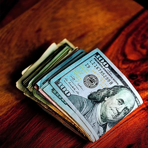 Phoebe Gates' App Phia Faces Refunds Amid Payment Attribution Scandal