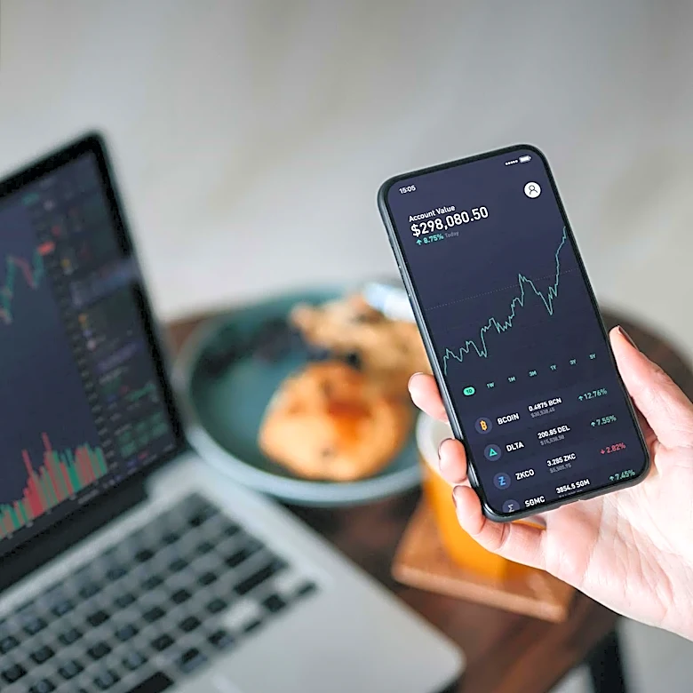 Coinbase Stock Declines as Crypto Market Weakness Leads to Losses