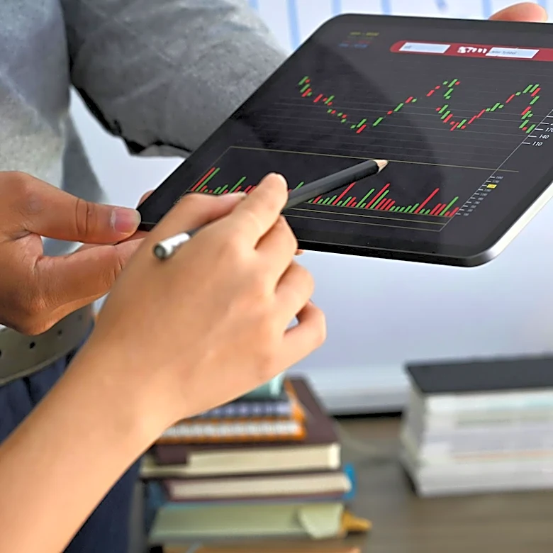 Nasdaq 100 Sees Significant Gains Amid Market Volatility