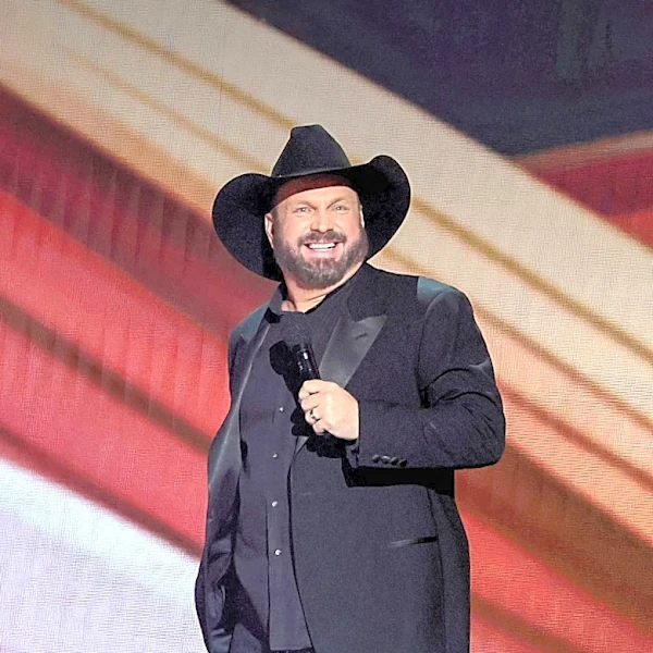 Garth Brooks Expands 2026 Tour with Additional Denver Date to Meet High Demand