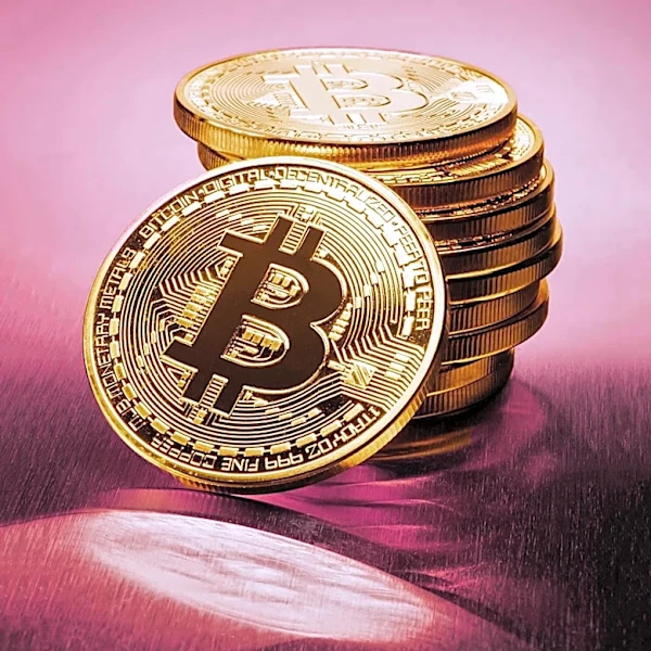Bitcoin Mining Difficulty Drops, Miners Shift Focus to AI Contracts