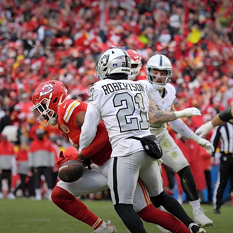 Raiders Rookie Hezekiah Masses Impresses with First Team Reps at Training Camp