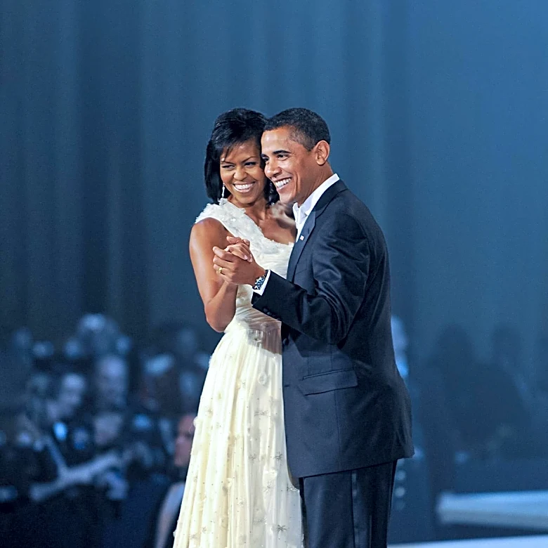 Noah Kahan Celebrates Inclusion in Obama's 2026 Summer Playlist with Playful On-Stage Call